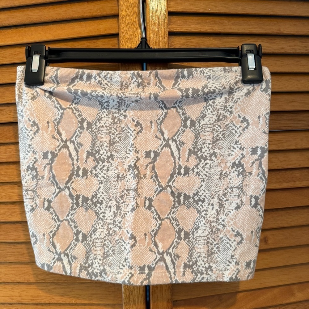 American Eagle Women’s Snakeskin Coral and Grey Crop Top Sz S